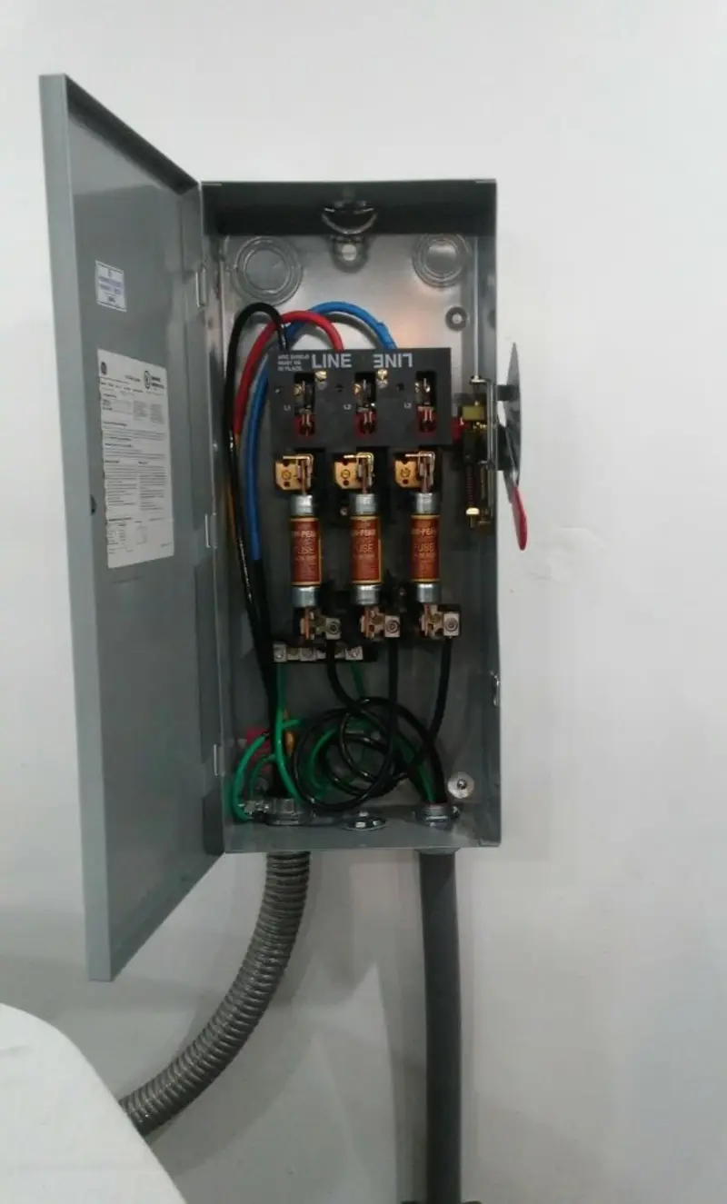 Three-phase disconnect switch installed for Smoke Detector Installation in Pinson